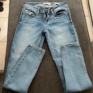 Guess womens Low Rise Skinny jeans , sz 25
